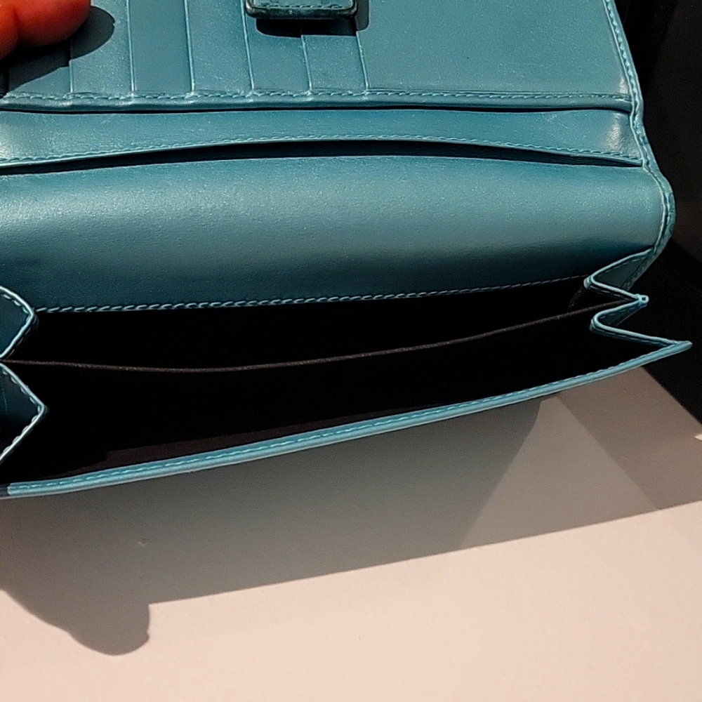Authentic Gucci Wallet - Picture 5 of 10